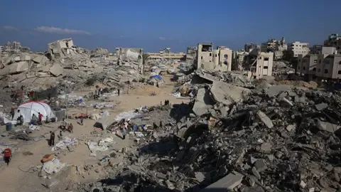 Israeli Tanks Advance into Key Gazan Civilian Area