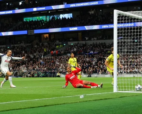 Luiz Júnior's Crucial Blunder Hands Spurs Opening-Night Win